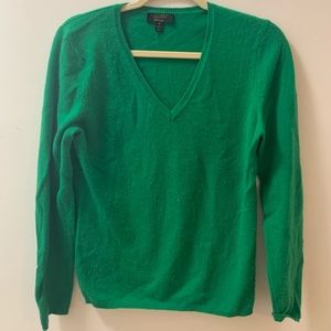Emerald green long sleeve v-neck sweater